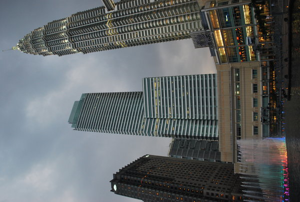 Fontanna pod Petronas Towers