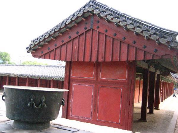  More shrines at Jongmyo