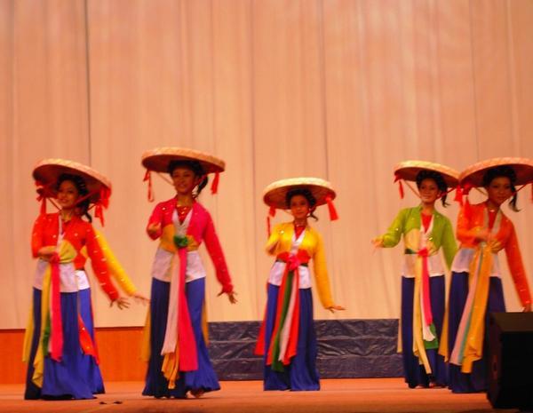 Vietnamese Traditional Dancers