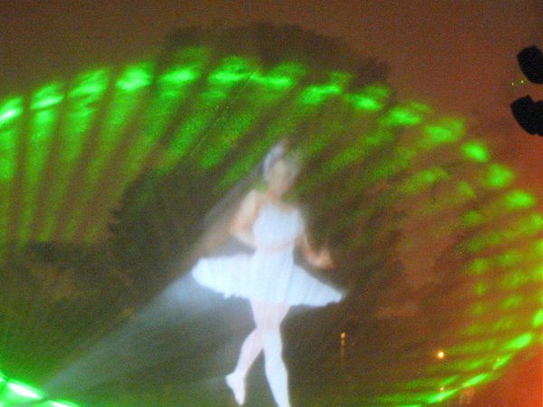 Ballerina Lima Night Water Show