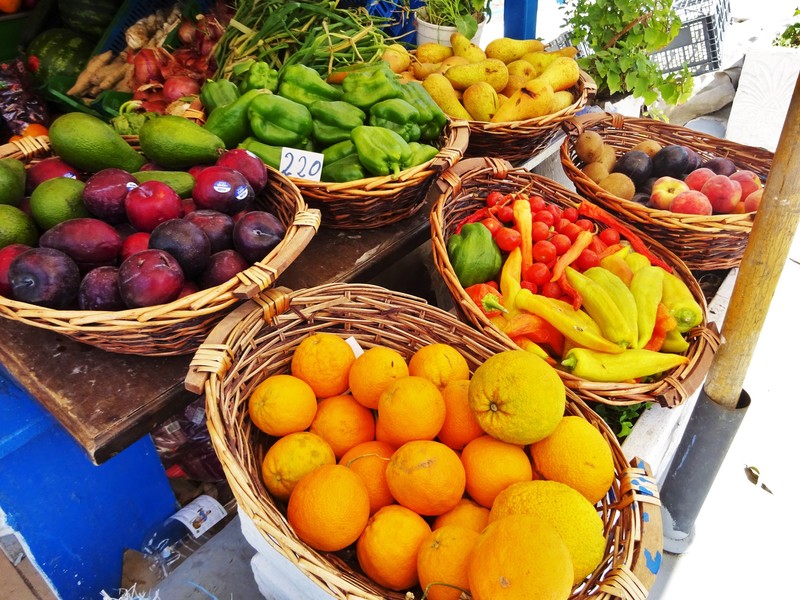 Fruit market, Fira