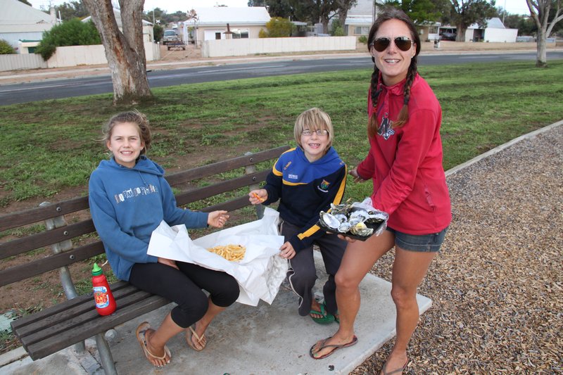 Oysters and chips picnic at Ceduna