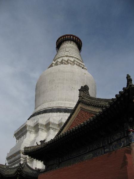 Gran pagoda de piedra blanca / White stone pagoda