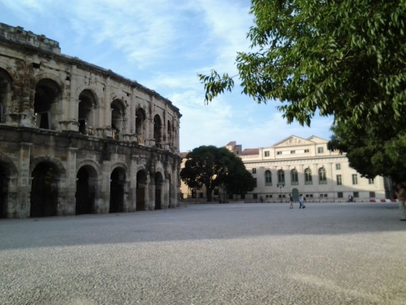 Arena und Palais de Justice
