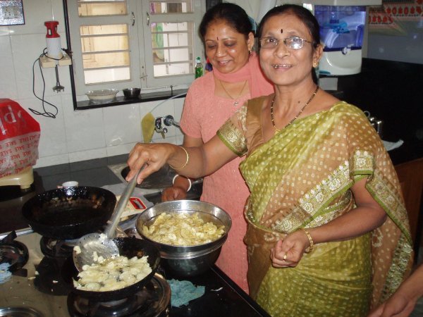 Dharnsura women in the kitchen