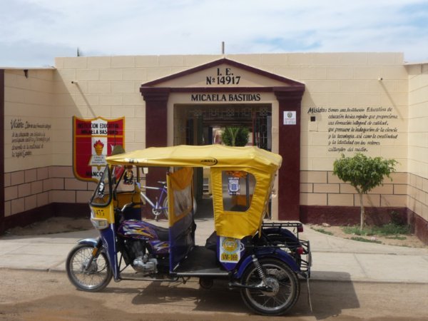 La escola de Mancora and the town´s most effective means of transportation