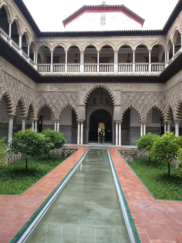 Alcazar courtyard