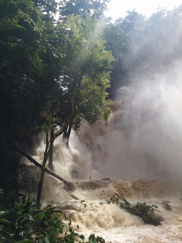 Kuang si waterfalls