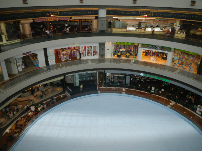 Inside the Marina Bay Shoppes..they have a skating rink!