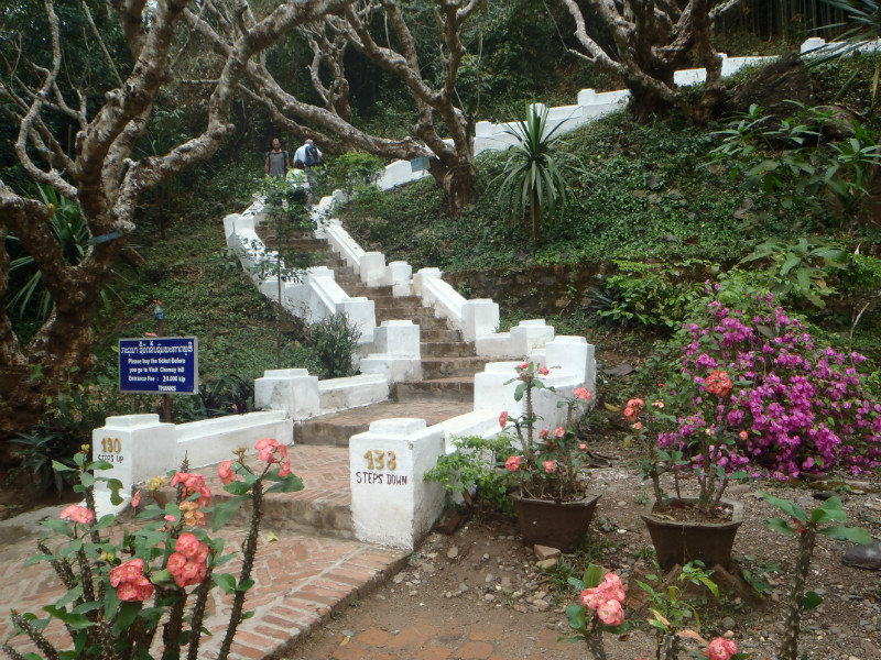 Beginning of the climb to the Wat