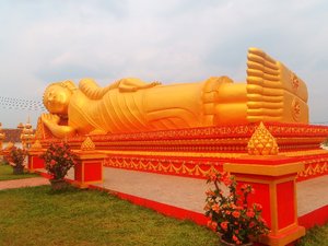 Reclining Buddha around the stupa 