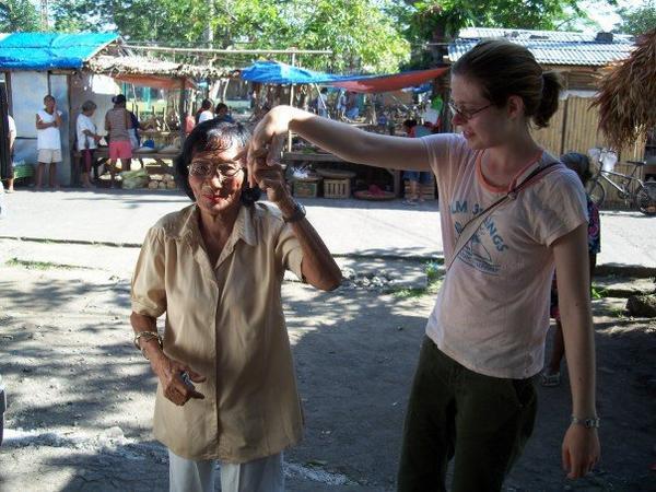 Dancing with a Filipino woman at the bus stop