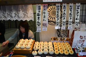 Awesome steamed buns for lunch, Takayama