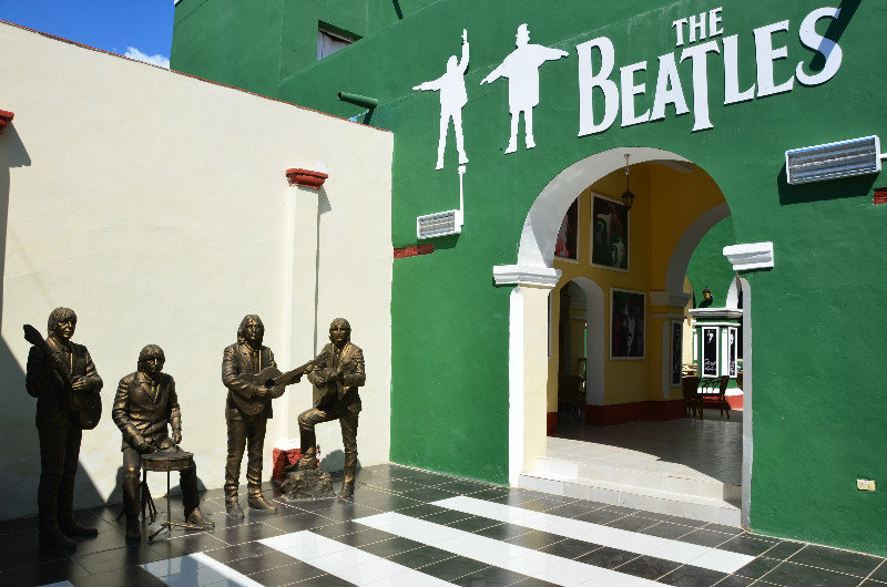 Bar 'Yesterday' Beatles in town - Trinidad | Photo
