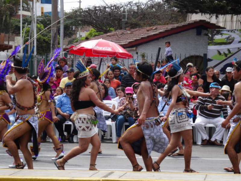 Trujillo - Dancers in the parade