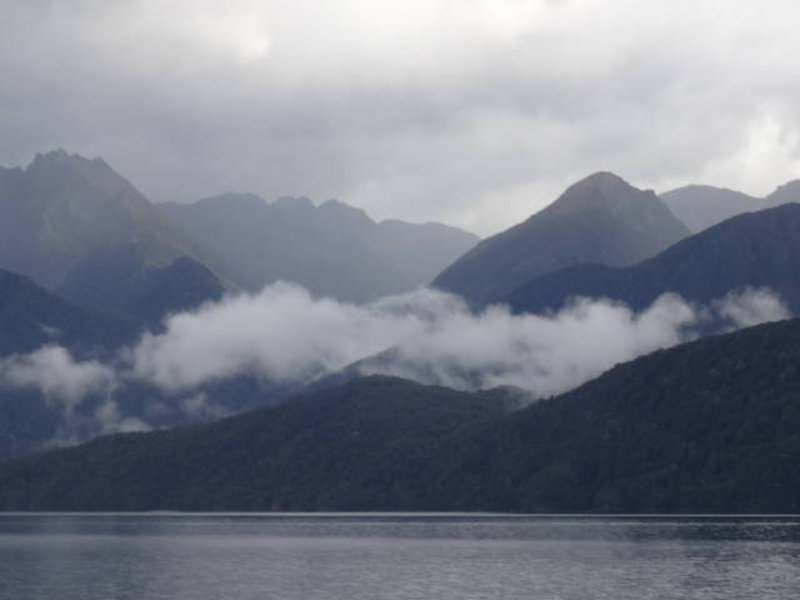 Doubtful Sound - Mountains and clouds