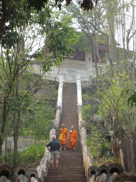 Monks descending from That Chomsi