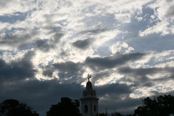 sky from recoleta cemetery