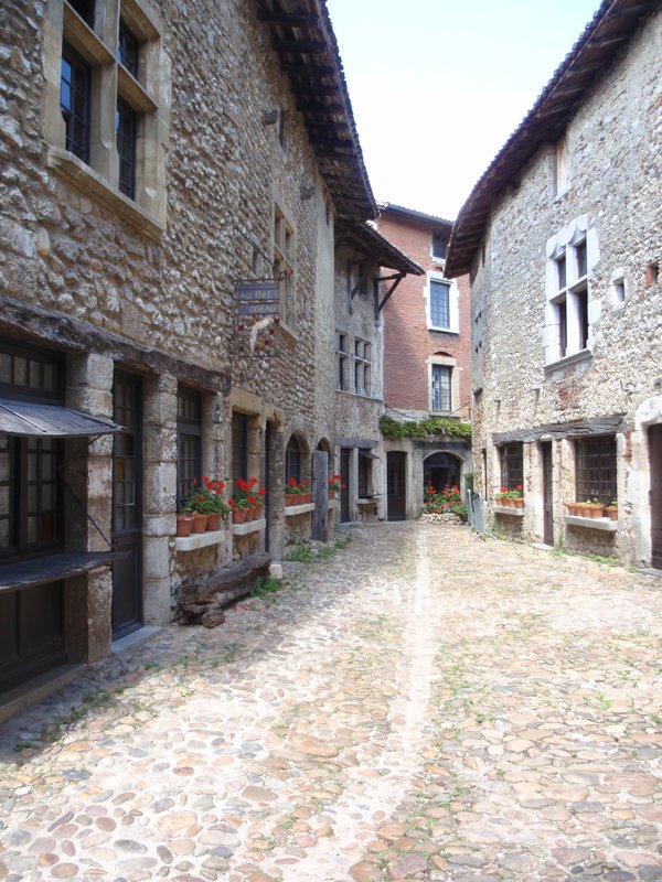 Medieval streets are pretty gorgeous, aren't they?