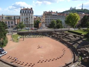 Croix rousse's amphitheater... (okay, so there was one old pretty building there ;))