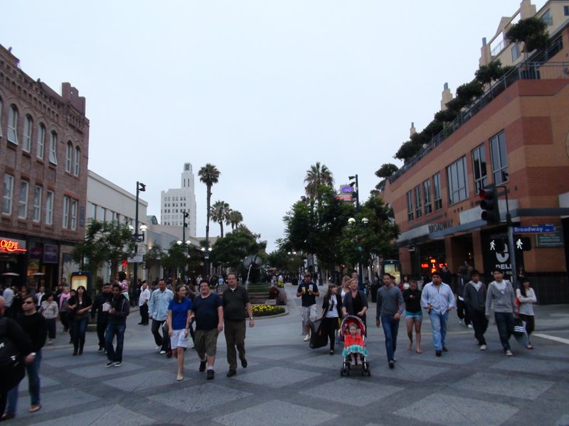 3rd street promenade in Santa Monica