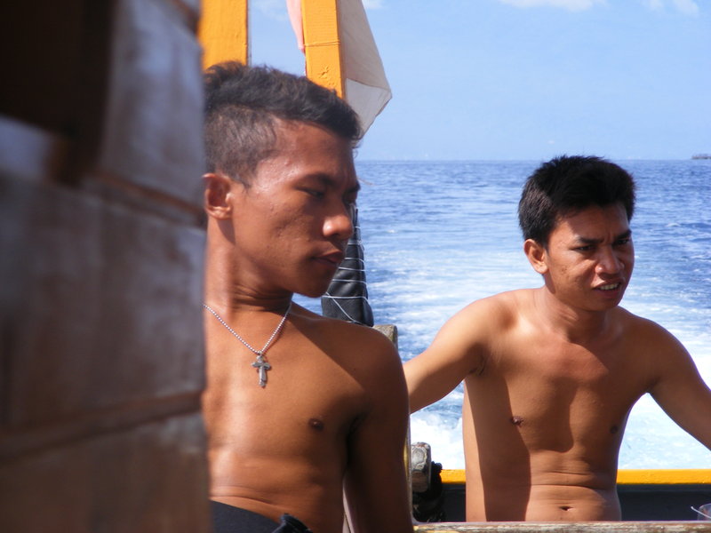 Our dive guides, Adi and Dolvi