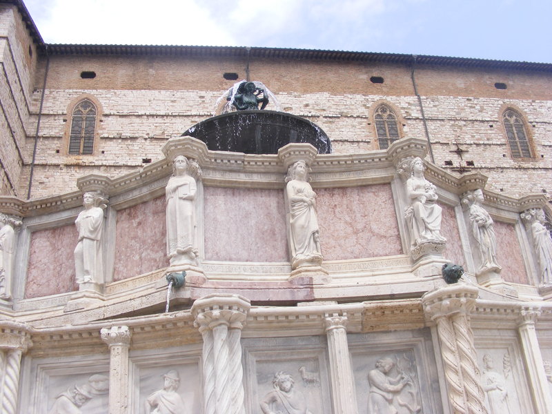Fountain by the cathedral Perugia