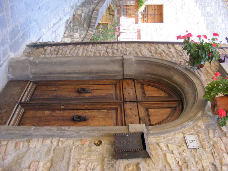 A door in Montone