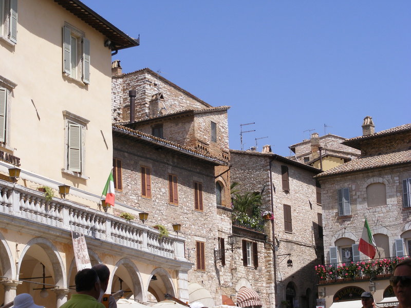 The other end of the piazza