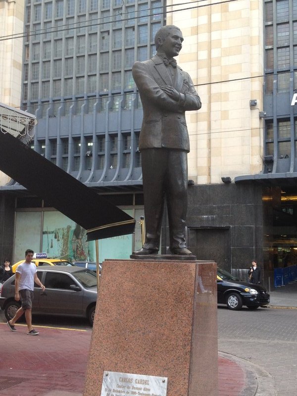 Statue of Carlos Gardel