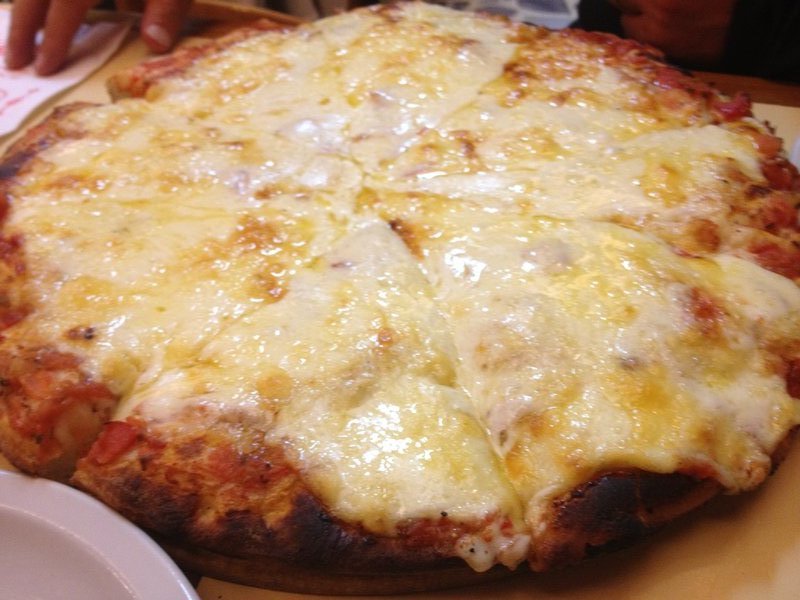 Argentinian pizza - so much cheese