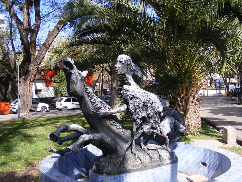 Statue Plaza Italia