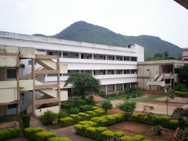 Le MR College