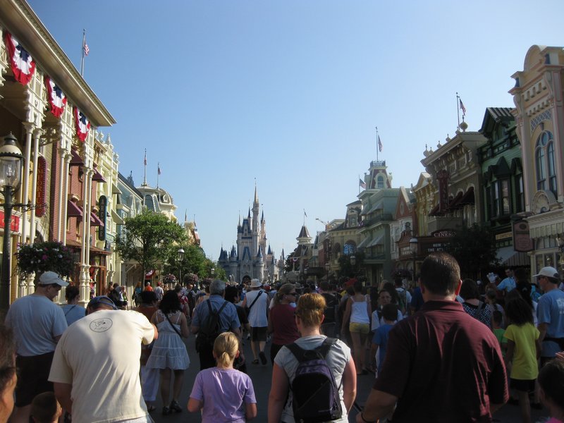 Disneys Magic Kingdom med slottet i baggrunden