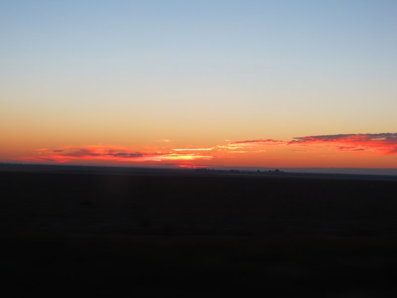 Solopgang over prærien lidt udenfor Dodge City kl. l**t om morgenen