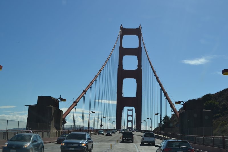 Vi gør vores entré i San Francisco via Golden Gate Bridge