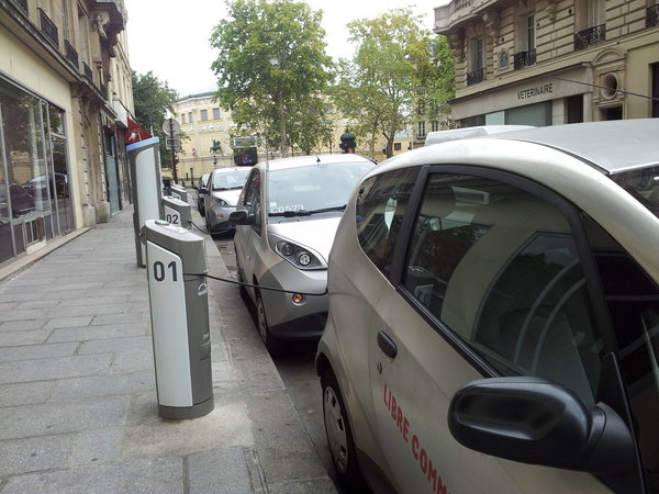 Filling up cars with electricity in Paris
