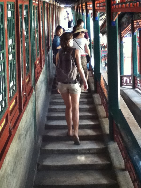 Wandering up Longevity hill to see the Buddhist Temple of the Sea of Wisdom