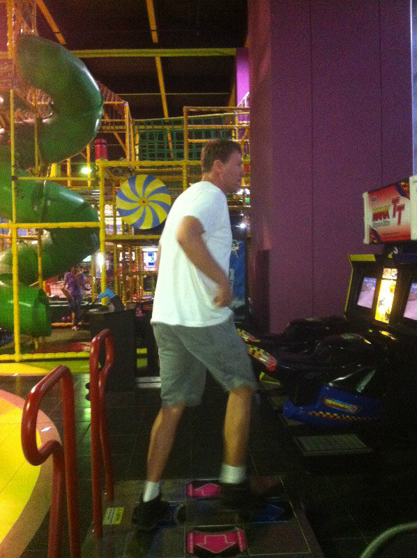 Jeff Plays DDR In Yet Another Foreign Country!