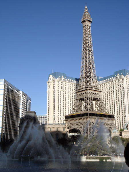 Paris' Eiffle Tower while the fountains play