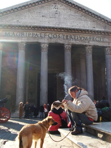 Everyday life in front of the Pantheon