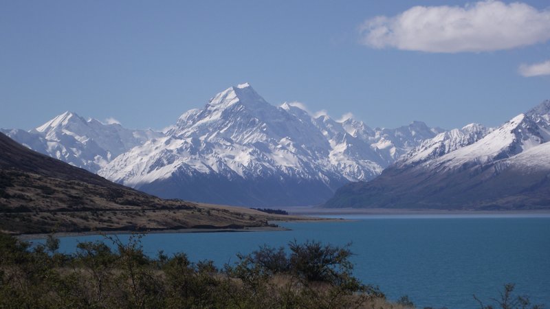 the lake and Mt Cook behind (above 3700m)