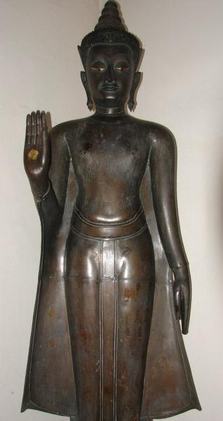 A standing buddha with the attitude of forbidding his relatives to fight one another