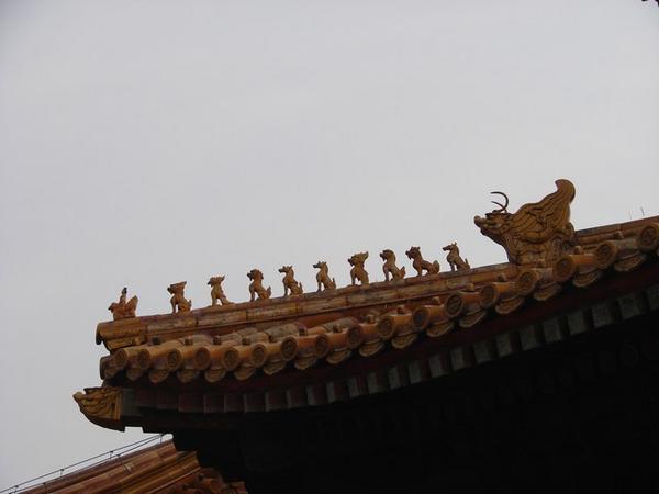 Roof statues