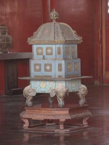 Vase in Palace of Heavenly Purity