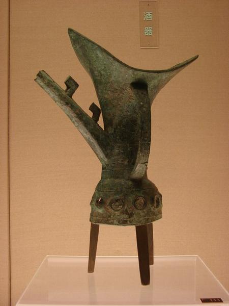 Tubular spout Jue (wine vessel) - 18-16th century BC