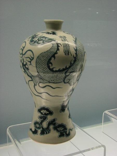 Vase with blue underglaze - Ming 1368 AD