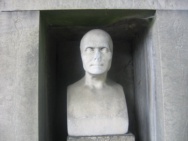 Apparently Voldemort is also buried at Lachaise