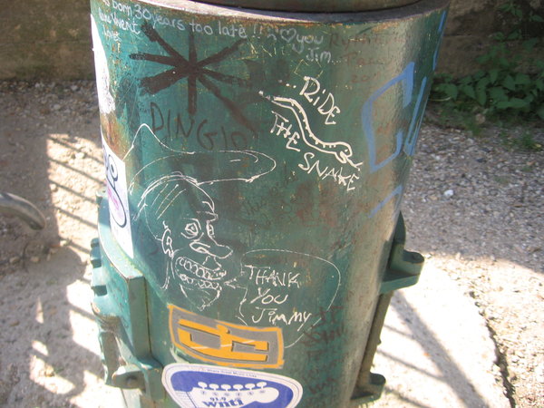 Lightpost grafitti