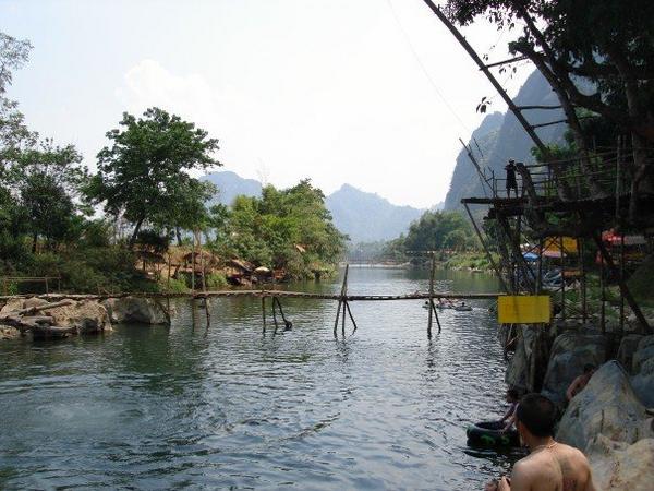 Tubing River, Vang Viene